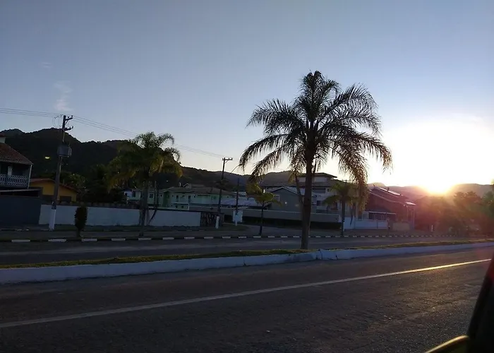 Apartamento com piscina churrasqueira em Ubatuba